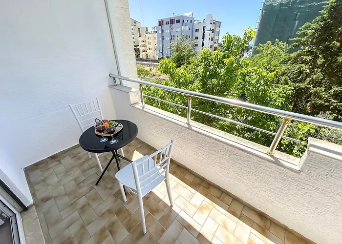 Horizon Glow E97 Apartment *