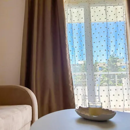 Horizon Glow E97 Apartment *